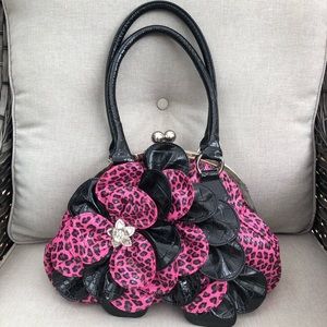 Pink Kisslock Closure Cheetah Print Shoulder Bag